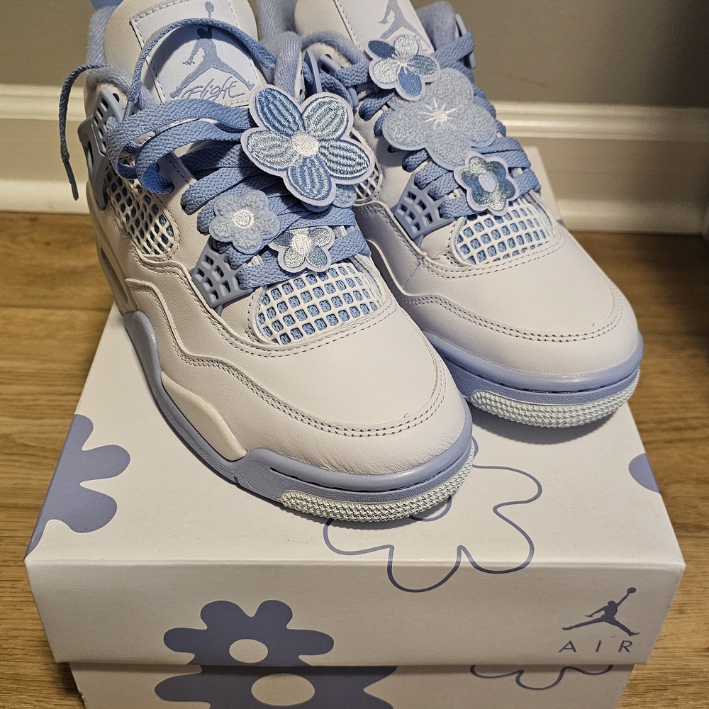 Nike Kids Sneakers in Light Lavender and White with Floral Accents